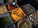 Spices, Bombay Market, Bombay, India Fotografisk tryk af Dan Gair Spices, Bombay Market, Bombay, India Fotografisk tryk af Dan Gair