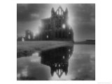 Whitby Abbey, Yorkshire, England Lámina giclée por Simon Marsden