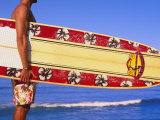 Homme avec une planche de surf, plage de Barra da Tijuca Photographie par Silvestre Machado