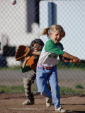 Little Girl Playing Softball Fotografie-Druck von Bob Winsett