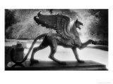 Bronze Griffin, Schloss Branitz, Cottbus, Brandenburg, Germany Lámina giclée por Simon Marsden Bronze Griffin, Schloss Branitz, Cottbus, Brandenburg, Germany Lámina giclée por Simon Marsden