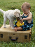 Baby Girl Playing with Puppy Photographie par Chris Lowe