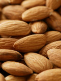 Almond (Prunus Dulcis), Close-up of Nuts Valokuvavedos tekijänä Susie Mccaffrey