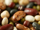 Dried Beans Including Red Kidney, Pinto, Mung, Black Turtle, Aduki and Haricot Beans Lámina fotográfica por Susie Mccaffrey