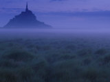Dawn, Mist and Field, Normandy, France Photographie par Walter Bibikow