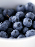 Blueberries, Close-up of Blue Fruits in a Bowl Photographie par Susie Mccaffrey