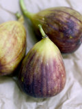 Figs on Brown Paper Background Lámina fotográfica por Mark Bolton Figs on Brown Paper Background Lámina fotográfica por Mark Bolton