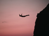 Man Diving off Cliff, Acapulco, Mexico Lámina fotográfica por Mick Roessler Man Diving off Cliff, Acapulco, Mexico Lámina fotográfica por Mick Roessler