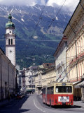 Innsbruck, Tyrol, Austria Lámina fotográfica por Walter Bibikow Innsbruck, Tyrol, Austria Lámina fotográfica por Walter Bibikow