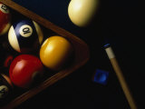 Rack of Pool Balls with Chalk and Cue Fotografisk tryk af Ernie Friedlander Rack of Pool Balls with Chalk and Cue Fotografisk tryk af Ernie Friedlander