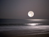 Pleine lune Photographie par Mitch Diamond