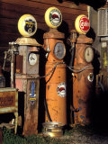 Charles Benes - Three Old Gas Pumps Fotografická reprodukce