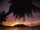 Tropical Beach at Sunset, the Seychelles Photographie par Mitch Diamond