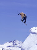 Snowboarder in Midair, CO Fotografisk tryk af Kurt Olesek