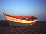 Barque colorée au soleil couchant, Espagne Photographie par David Marshall