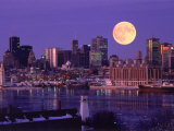 Moon Hangs at Sunrise, Skyline of Montreal, CAN - Fotografik Baskı