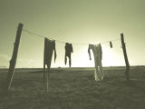 Clothes Hung Out to Dry at the Prairie Homestead Photographie par Stewart Cohen