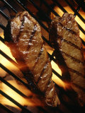 Steaks Cooking on Grill Fotografie-Druck von Dennis Lane