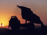 Giant Dump Truck At Sunset Lámina fotográfica