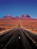Desert Road, Monument Valley, AZ Photographie par Henryk T. Kaiser