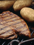 Steak and Potato on Grill Fotografie-Druck von Howard Sokol