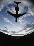 Silhouette of an Airplane in Flight Lámina fotográfica