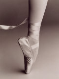 Black and White Image of Ballerina on Point Fotografie-Druck von Howard Sokol