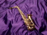 Saxophone on Purple Background Photographie par Howard Sokol