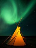 A Solitary Tepee is Illuminated by the Aurora Borealis Fotografie-Druck von Raymond Gehman