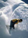 A Man Snowboarding in the San Francisco Peaks Lámina fotográfica por Bill Hatcher