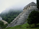Le temple of Inscriptions dans la brume Photographie par Kenneth Garrett