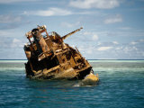 Shipwreck on Tubbataha Reef Lámina fotográfica por Wolcott Henry Shipwreck on Tubbataha Reef Lámina fotográfica por Wolcott Henry