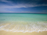 Clear Blue Water and Wispy Clouds Along the Beach at Cancun Fotoprint van Michael Melford Clear Blue Water and Wispy Clouds Along the Beach at Cancun Fotoprint van Michael Melford