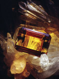 Citrine resting on a crystal Lámina fotográfica Citrine resting on a crystal Lámina fotográfica