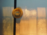 Shaker Hat Hanging on Wall Photographie par Sam Abell