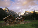 The Elizabeth Parker Hut, a Log Cabin in Yoho National Park Fotografie-Druck von Michael Melford