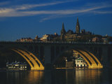 Dusk View of Georgetown University Above Key Bridge over the Potomac River Fotografie-Druck von Raymond Gehman