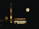 Lincoln Memorial, Washington Monument, Capitol and a Full Rising Moon Photographie par Skip Brown