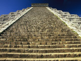 One of the Four Stairways of El Castillo Pyramid at Chichen Itza Valokuvavedos tekijänä Michael Melford