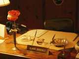A View of Eleanor Roosevelts Desk, with a Misspelled Name Plate Given to Her by a Student Photographie par Ira Block