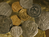 Gold and silver coins minted in both Spain and the colonies Lámina fotográfica por Ira Block Gold and silver coins minted in both Spain and the colonies Lámina fotográfica por Ira Block