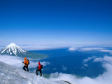 Carlisles Steep Volcano with a Clear View of Chuginadaks Mount Cleveland Photographie par Barry Tessman