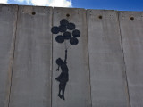 A Painting on the Israeli Separartion Wall in East Jerusalem Near the Border with Ramallah Fotografie-Druck von Unknown 