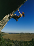 Young Woman Climbing the Rock Feature Called Bobcat Logic Photographie par Bobby Model
