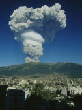 The Eruption of Guagua Pichincha on October 7, 1999, the Volcano Rises 15,728 Feet Photographie par Pablo Corral Vega