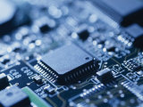 Close View of Chip on Computer Circuit Board Fotografie-Druck von Taylor S. Kennedy
