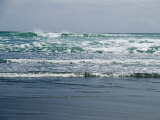 Waves Rolling on a Black Sand Beach in New Zealand Photographie par Todd Gipstein