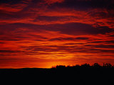 A Sunrise Bathes the Clouds in a Red Glow Fotografisk trykk av Heather Perry A Sunrise Bathes the Clouds in a Red Glow Fotografisk trykk av Heather Perry