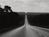 An Empty Highway Slices Through the Nulabor Plain Photographie par Jason Edwards
