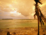 A Tropical Beach Scene with an Island in the Background Photographie par Kate Thompson